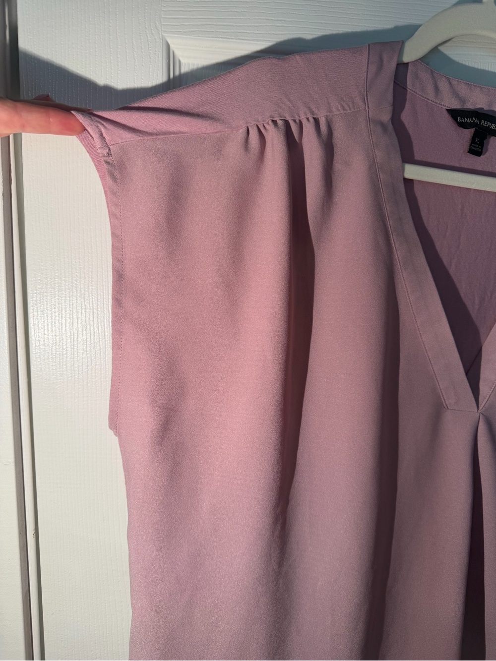 Banana Republic Dusty Rose V-Neck Cap Sleeve Blouse - Picture 4 of 5